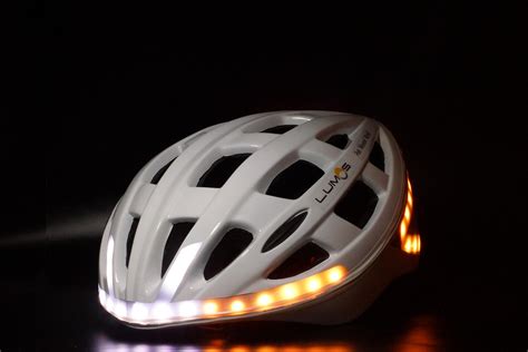 LED-laden bike helmet incorporates brake lights and turn indicators