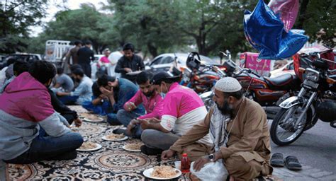 Pakistan economic crisis: How severe economic crisis has muted Ramzan celebrations in Pakistan ...