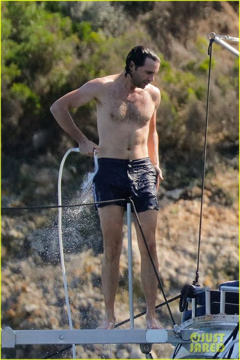 Mika Goes Shirtless on Vacation with Boyfriend Andreas Dermanis in Italy!: Photo 4337455 ...