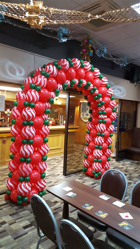 Christmas Linked Arch. #christmaspartydecor #christmasballoons ...