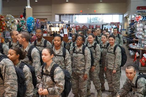 JBSA-Lackland Exchange Spreads Holiday Cheer to 3,800 Basic Military Training Recruits > Joint ...