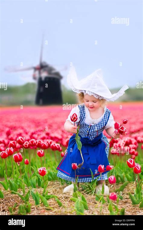 Dutch people in ethnic dress hi-res stock photography and images - Alamy