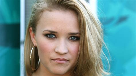 Emily Osment Wallpapers For Computer - Wallpics.Net