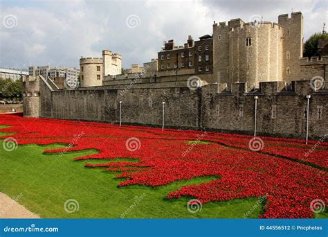 Tower of London Memorial Poppy Display. Editorial Photography - Image of history, tourism: 44556512