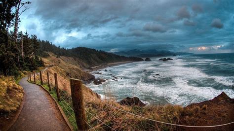 Sea coast path near ocean - Ecola State Park, Cannon Beach, Oregon ...