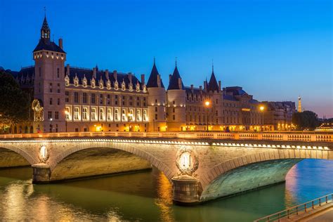 5 of the Oldest Buildings in Paris Photos | Architectural Digest Country Life, French Country ...