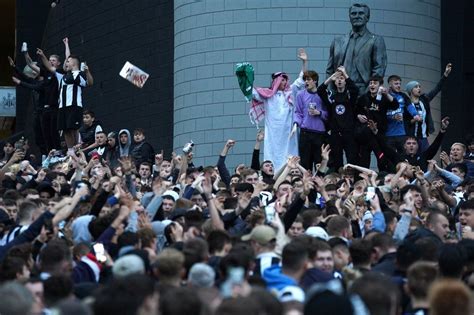 Newcastle United takeover: Joyous scenes as fans celebrate new era ...