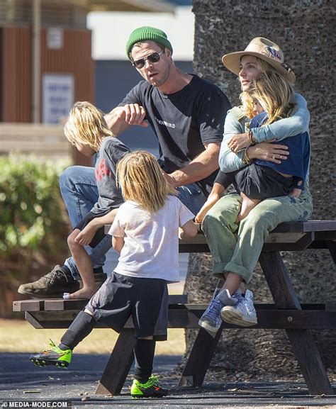 Chris Hemsworth and Elsa Pataky are spotted in Byron Bay with their ...