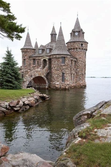 Boldt Castle, located on Heart Island (New York) in the Thousand Islands of the Saint Lawrence ...