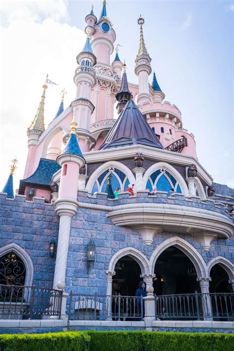 Disneyland Paris Castle 2021 Guide: Geschichte, Architektur & Lustige ...