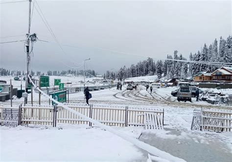 Gulmarg Turns Beautiful With Fresh Snow - Rediff.com India News