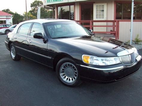 2002 Lincoln Town Car 4dr Sdn Cartier for Sale in Englewood, Florida ...