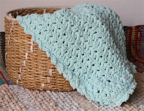 Add a Border to the Easy Crochet Baby Blanket Tutorial