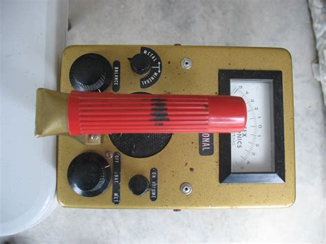 VINTAGE D-TEX METAL DETECTOR - BFO TYPE - Works - Schmalz Auctions