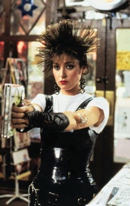 Annie Potts as Iona in Pretty in Pink (1986) | Annie potts, Classic ...