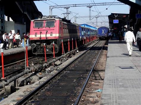 Sachkhand Express | LDH based WAP-4 loco - 22700 arrived pla… | Flickr