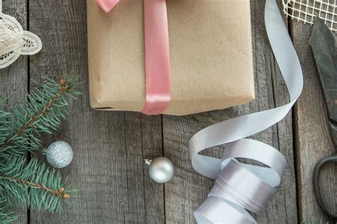 20 Gift Ideas for Restaurant Servers & Bartenders - Unique Gifter