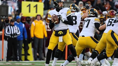 Iowa Football: Week 12 Iowa Hawkeyes bowl projection round up