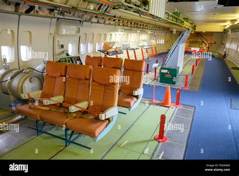 Boeing 747 interior fotografías e imágenes de alta resolución - Alamy