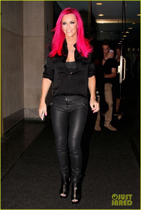 Photo: jenny mccarthy dyes her hair hot pink 01 | Photo 3416239 | Just Jared