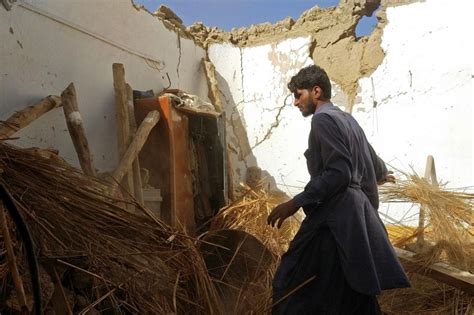 Pakistan earthquake kills at least 20