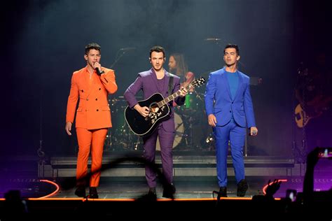 Jonas Brothers Happiness Begins Tour: Setlist, Outfits, More