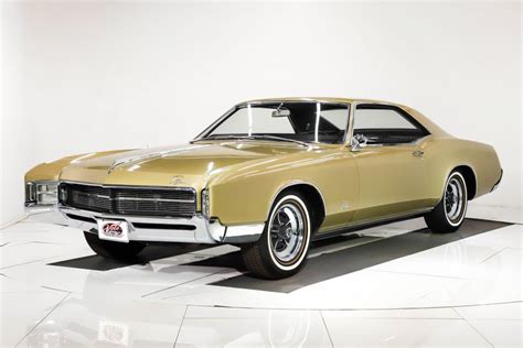 1967 Buick Riviera | Volo Museum