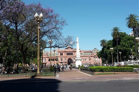 Plaza de Mayo y la Catedral | Elebaires Spanish Language School