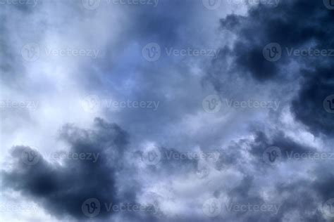 Stunning dark cloud formations right before a thunderstorm 10770597 Stock Photo at Vecteezy