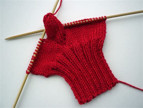 Mack and Mabel: Baby Mittens Knitting Pattern