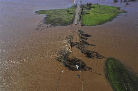 ‘Multiple rescues,’ 2 dead as levee break sends flooding across Highway 99