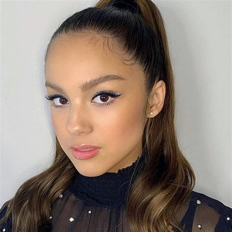 Olivia Rodrigo Makeup: Rodrigo's Best Beauty, Hair & Makeup Looks ...