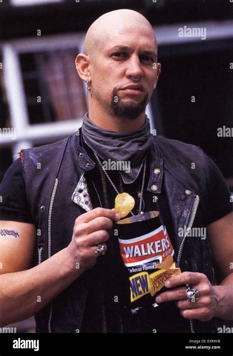 Walkers crisps gary lineker hi-res stock photography and images - Alamy