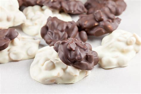 Chocolate peanut clusters - ohmydish.com