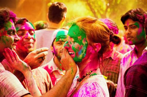 Farben & Frühling: 19 bunte Bilder vom Holi Festival in Indien