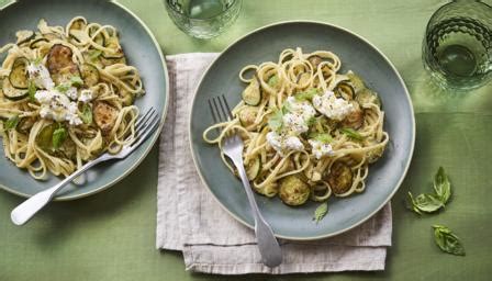 Courgette pasta recipe - BBC Food