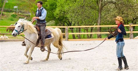 The 10 Best Beginner Horse Riding Lessons Near Me