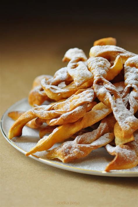 Faworki - ("angel wings") - Light fried Polish pastry covered with powdered sugar. | Lebensmittel