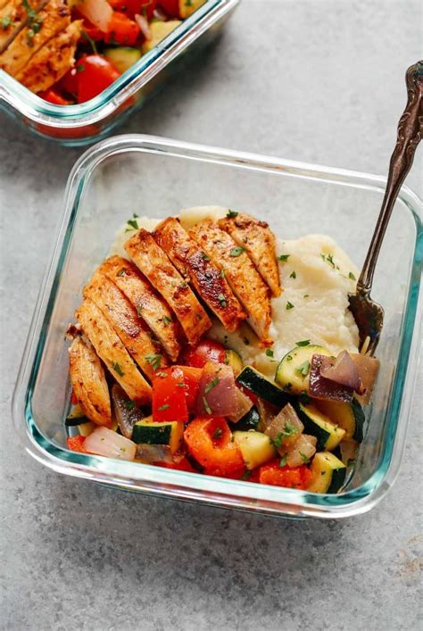 Low carb chicken meal prep bowls are full of protein and fresh veggies ...