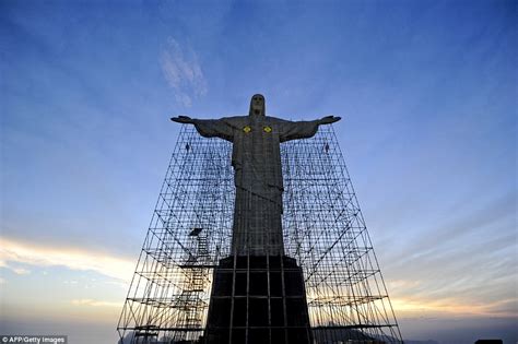 How Christ the Redeemer was built in fascinating photos | Daily Mail Online