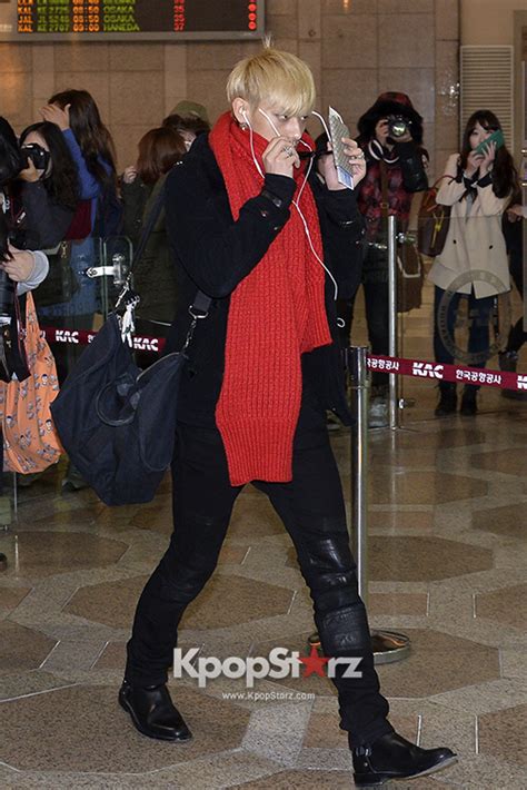 EXO-M Airport Style - Dec 6,2013 [Photos] | KpopStarz