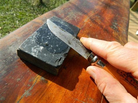 How to Sharpen a Knife With a Stone | Ten Reviewed