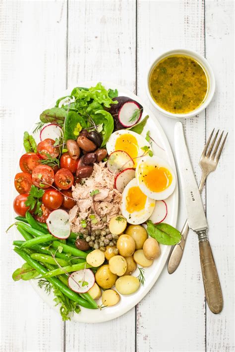 French Salad Niçoise with Lemon-Dill Dressing | Ricetta | Fresh, Hummus ...