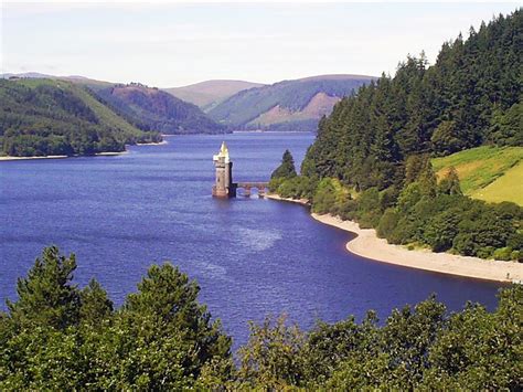 Lake Vyrnwy & Lake Vyrnwy Hotel & Tavern Brasserie - Farmhouse in Wales