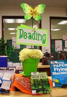 Reading Helps Your Mind Bloom - "READING" | Spring display i… | Flickr