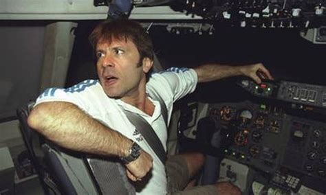 Bruce Dickinson vai pilotar avião histórico antes de show - Jornal O Globo