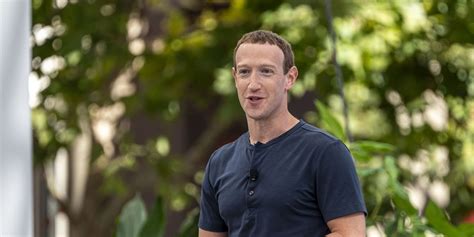 Mark Zuckerberg Undergoes Surgery for Knee Injury - WSJ