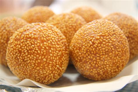 BANH CAM / BANH RAN DEEP-FRIED GLUTINOUS RICE BALL - ASIAN TOP 10 RECIPES