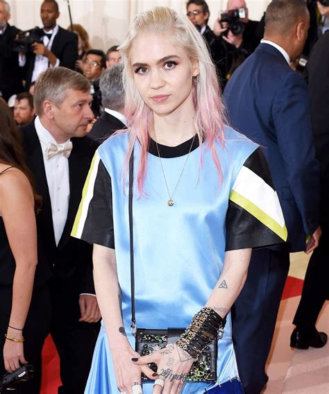 Grimes Tattoos : Grimes Shows Off New Full Back Tattoo Of Beautiful Alien Scars / 3d geometry ...