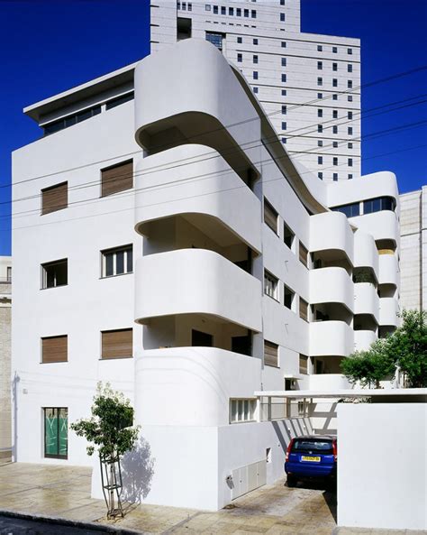 Israel Book Review : Bauhaus Tel Aviv: An architectual Guide by Nahoum Cohen ( Batsford)